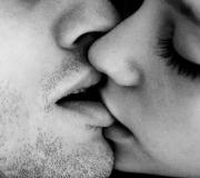 Нежна целувка по корема.  Видове целувки.  Видове целувки.  Значението на целуването на различни части на тялото