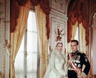 मिरांडा केर की शादी की पोशाक की परीकथा कहानी सुंदर पोशाकों में मिरांडा केर